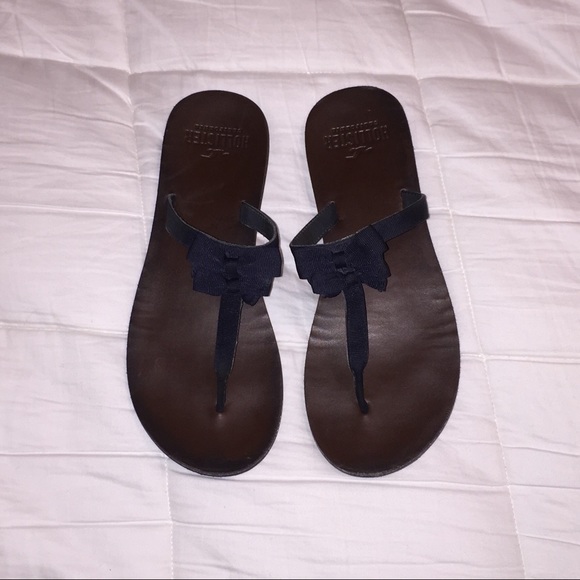 hollister leather flip flops